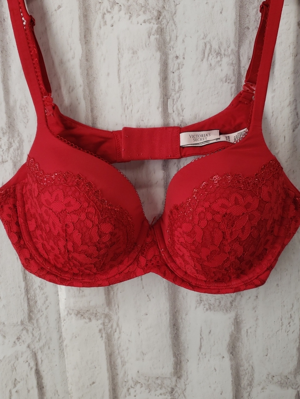 Victoria's Secret Red Body By Victoria Bra Lace. 38C